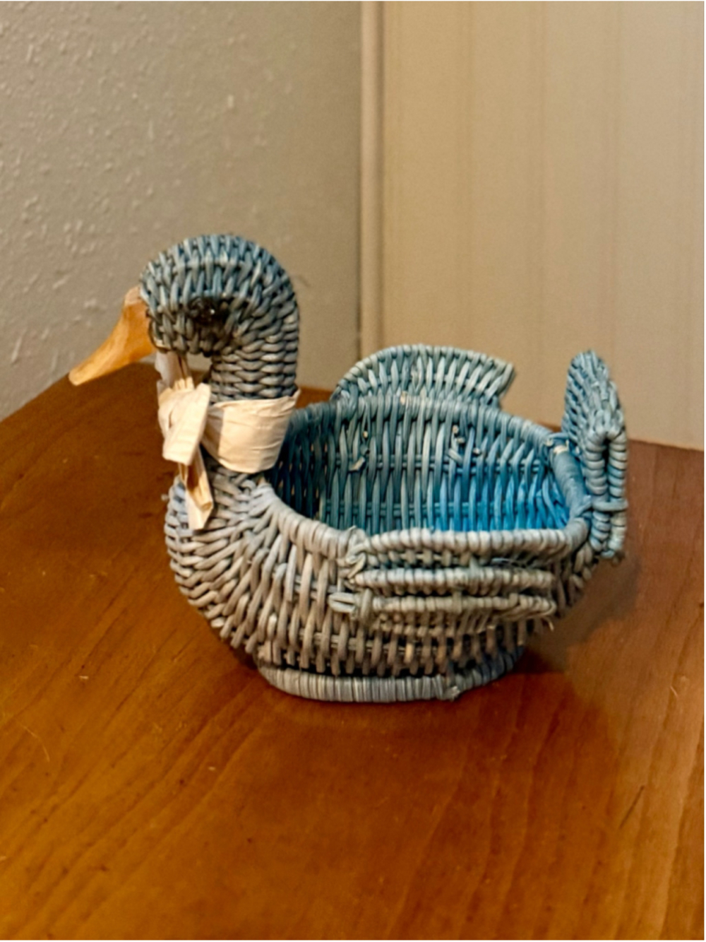 Vintage Light Blue Woven Wicker Duck Basket Trinket Dish Fabric Bow